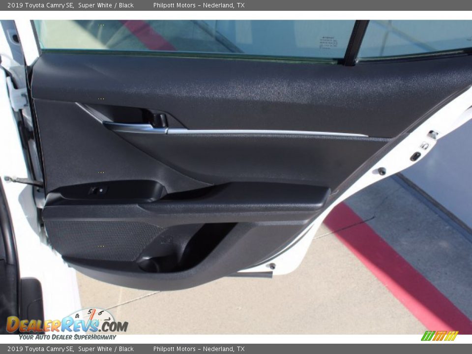 2019 Toyota Camry SE Super White / Black Photo #24