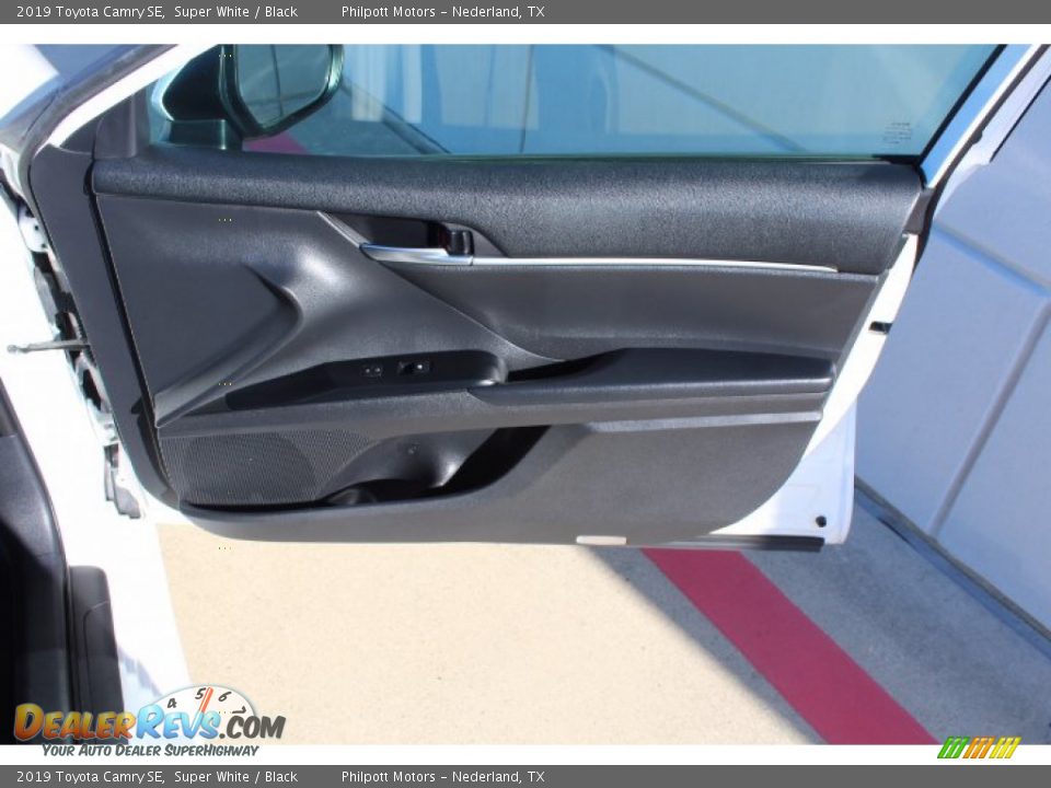 2019 Toyota Camry SE Super White / Black Photo #26