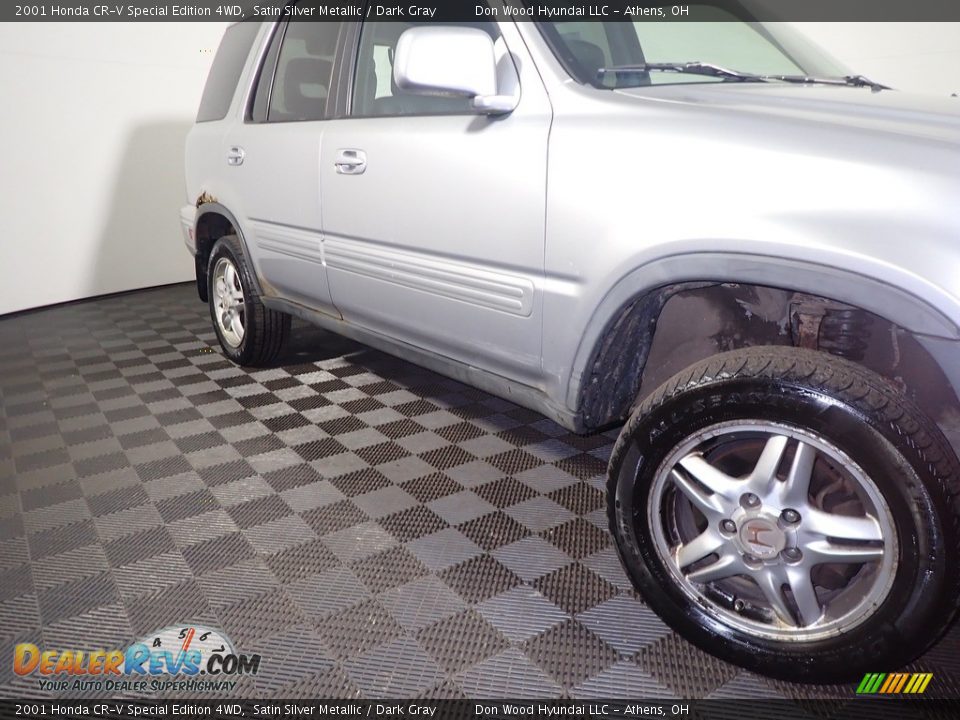 2001 Honda CR-V Special Edition 4WD Satin Silver Metallic / Dark Gray Photo #3
