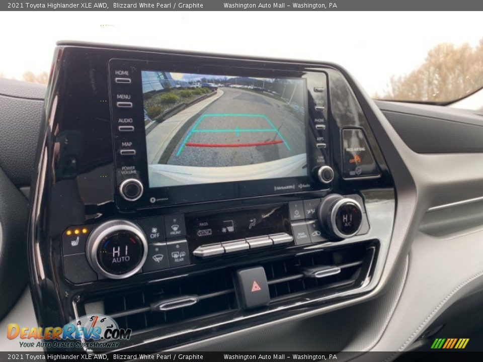 Controls of 2021 Toyota Highlander XLE AWD Photo #9