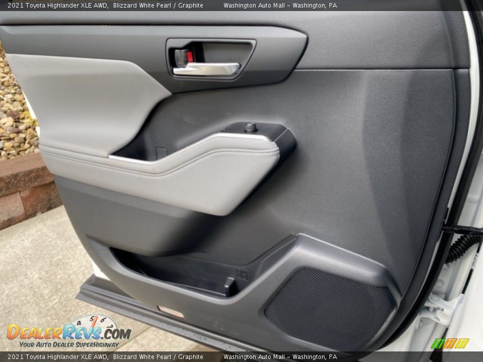 Door Panel of 2021 Toyota Highlander XLE AWD Photo #17