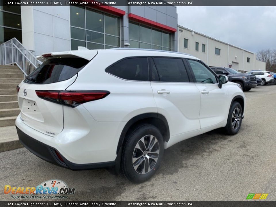 2021 Toyota Highlander XLE AWD Blizzard White Pearl / Graphite Photo #23