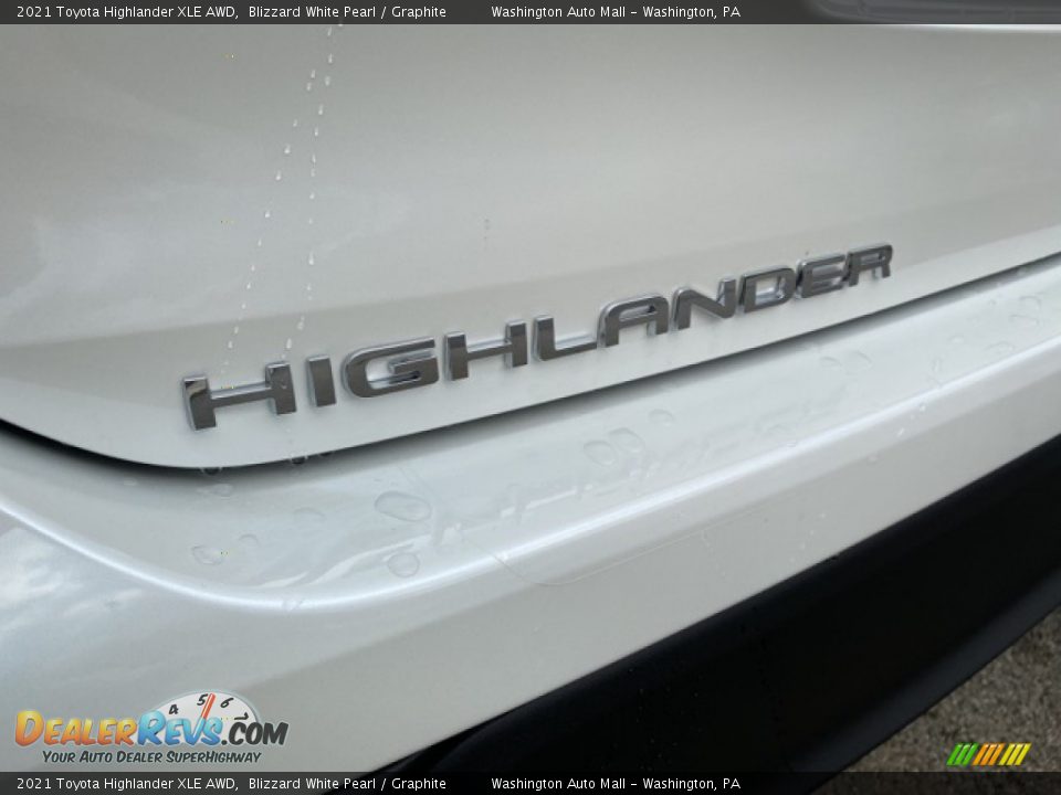 2021 Toyota Highlander XLE AWD Blizzard White Pearl / Graphite Photo #26