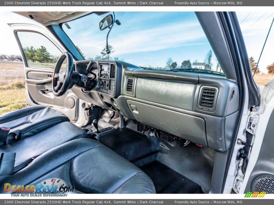 2006 Chevrolet Silverado 2500HD Work Truck Regular Cab 4x4 Summit White / Dark Charcoal Photo #26