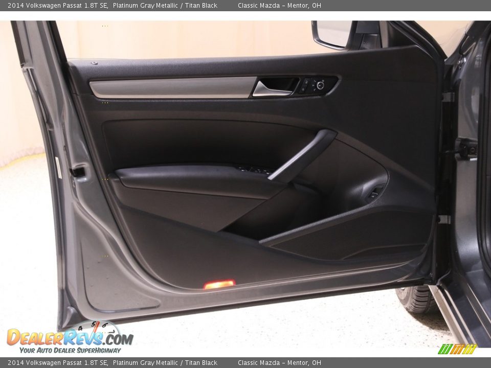 Door Panel of 2014 Volkswagen Passat 1.8T SE Photo #4
