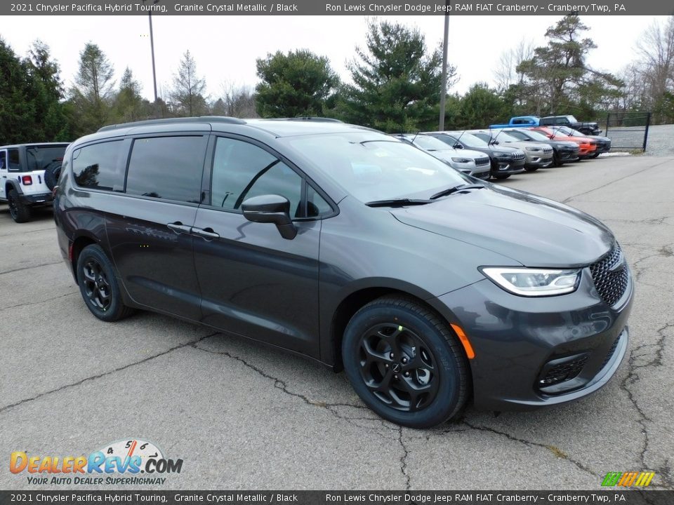 Front 3/4 View of 2021 Chrysler Pacifica Hybrid Touring Photo #3