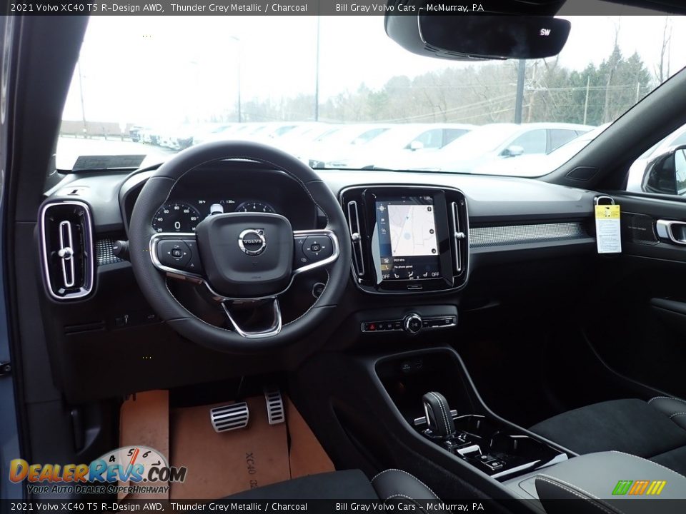 Dashboard of 2021 Volvo XC40 T5 R-Design AWD Photo #9