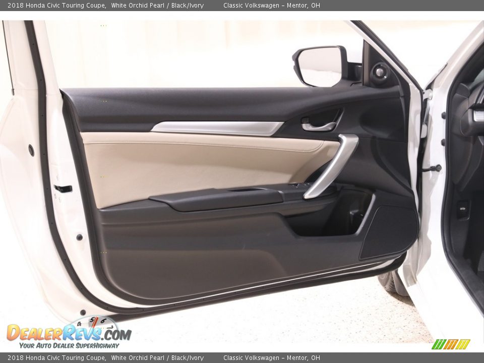 Door Panel of 2018 Honda Civic Touring Coupe Photo #4