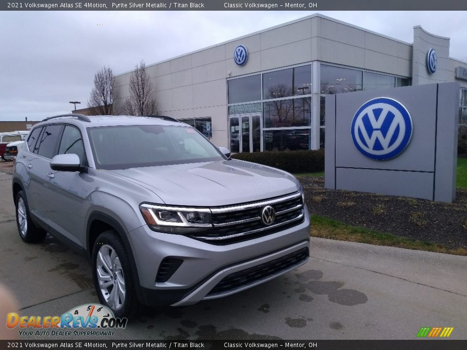 Front 3/4 View of 2021 Volkswagen Atlas SE 4Motion Photo #1