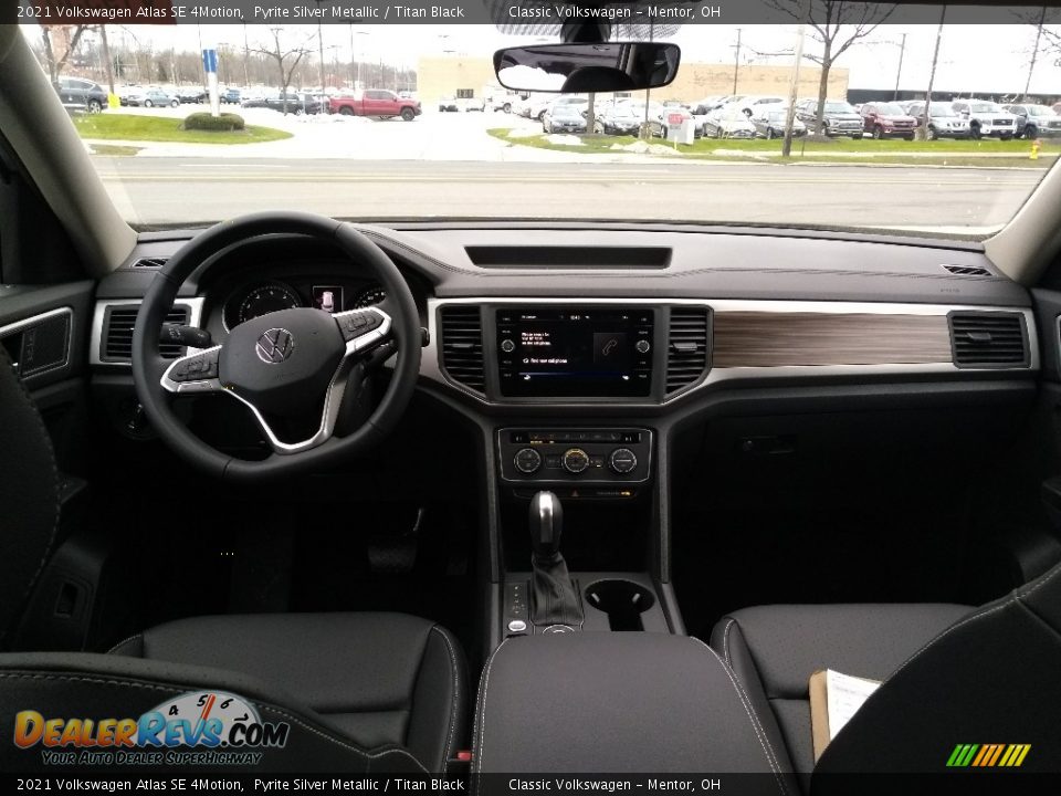 Dashboard of 2021 Volkswagen Atlas SE 4Motion Photo #3