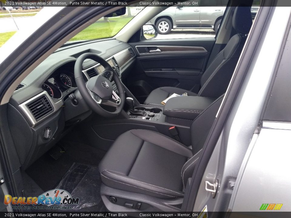 Front Seat of 2021 Volkswagen Atlas SE 4Motion Photo #4