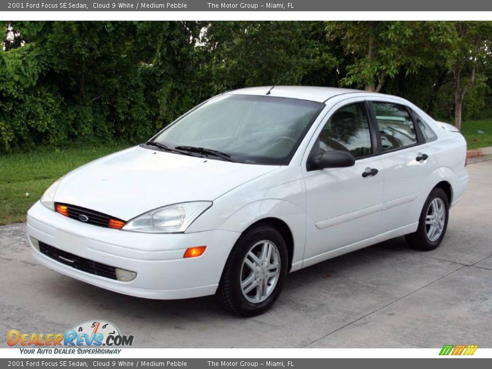 2001 Ford Focus SE Sedan Cloud 9 White / Medium Pebble Photo #1