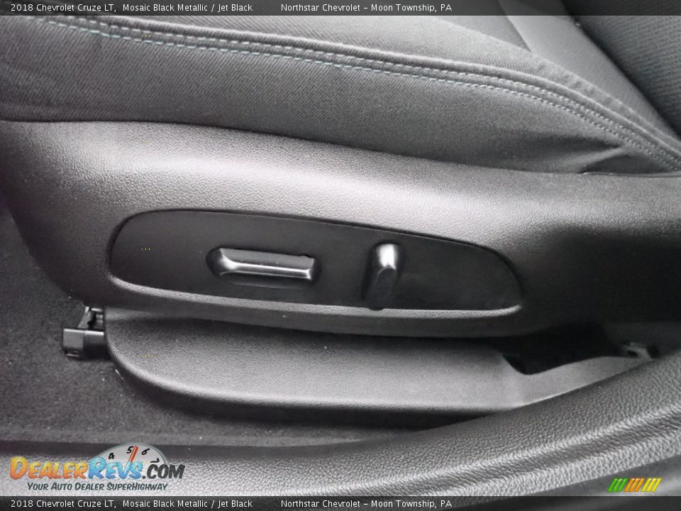 2018 Chevrolet Cruze LT Mosaic Black Metallic / Jet Black Photo #25