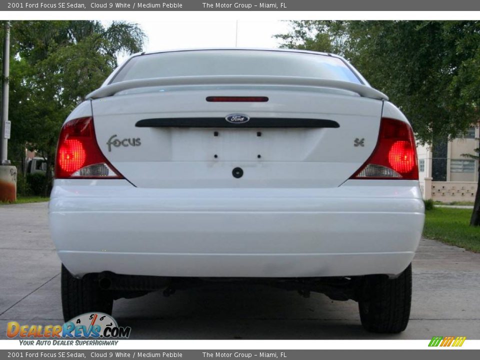 2001 Ford Focus SE Sedan Cloud 9 White / Medium Pebble Photo #5