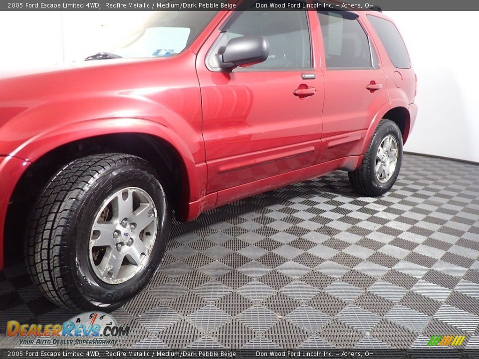 2005 Ford Escape Limited 4WD Redfire Metallic / Medium/Dark Pebble Beige Photo #11