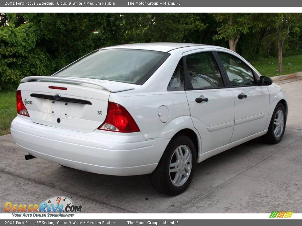 2001 Ford Focus SE Sedan Cloud 9 White / Medium Pebble Photo #7