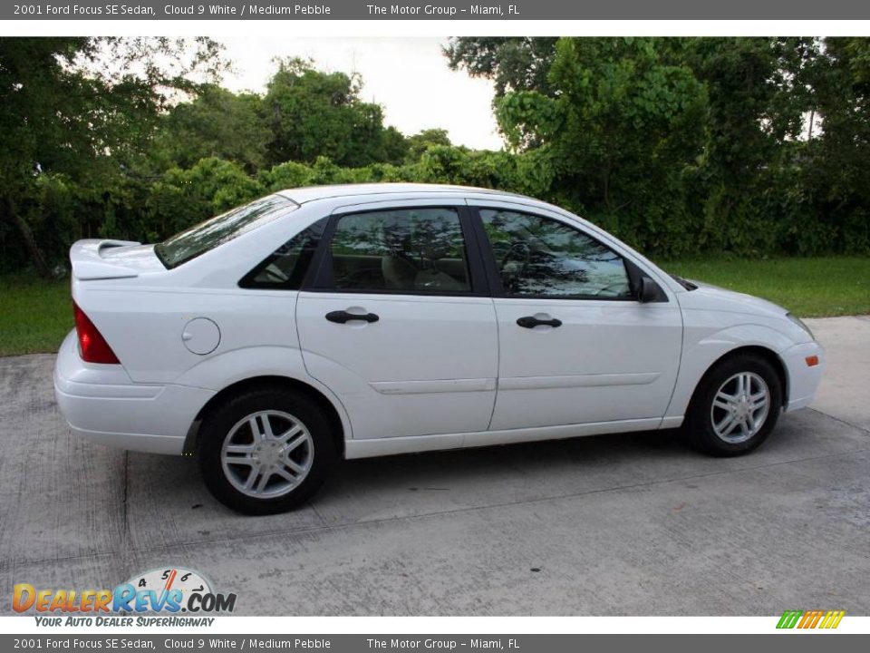 2001 Ford Focus SE Sedan Cloud 9 White / Medium Pebble Photo #8