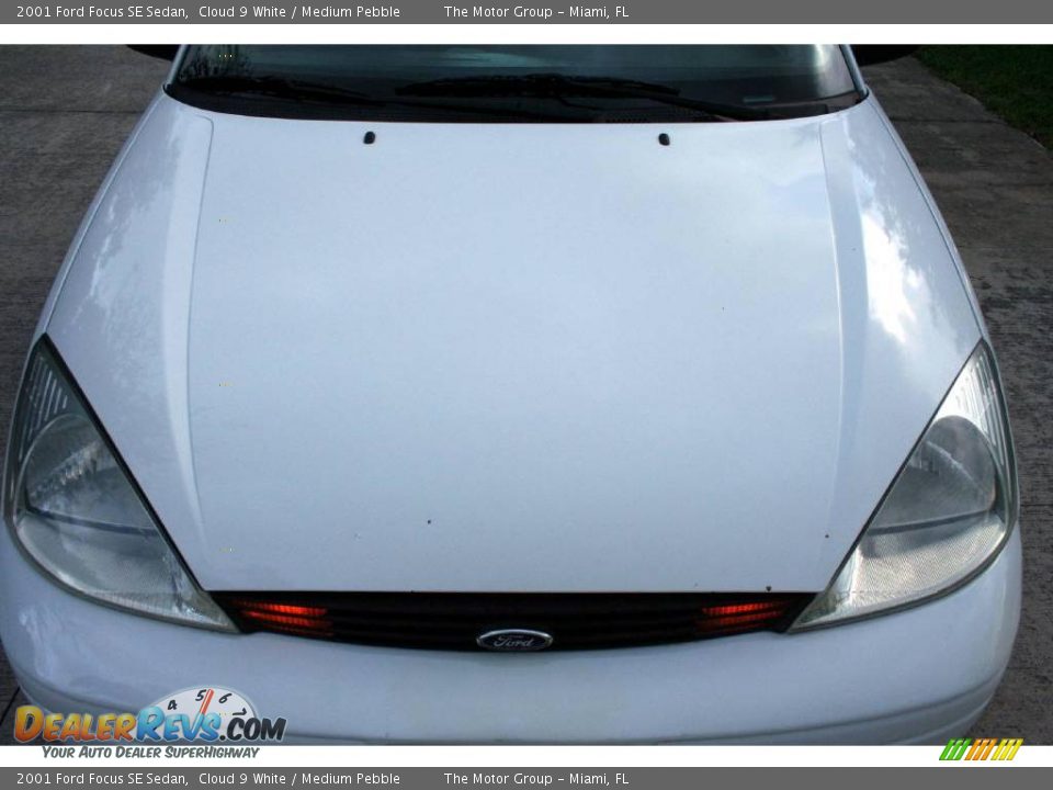 2001 Ford Focus SE Sedan Cloud 9 White / Medium Pebble Photo #12