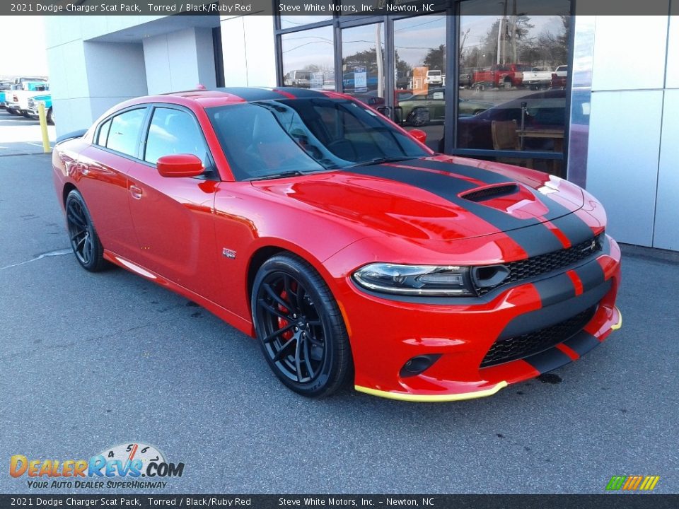 Front 3/4 View of 2021 Dodge Charger Scat Pack Photo #5
