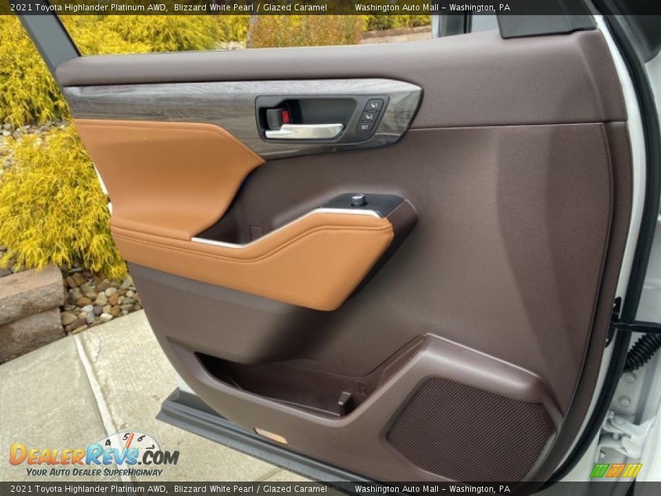 Door Panel of 2021 Toyota Highlander Platinum AWD Photo #23