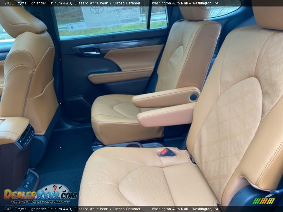 Rear Seat of 2021 Toyota Highlander Platinum AWD Photo #31
