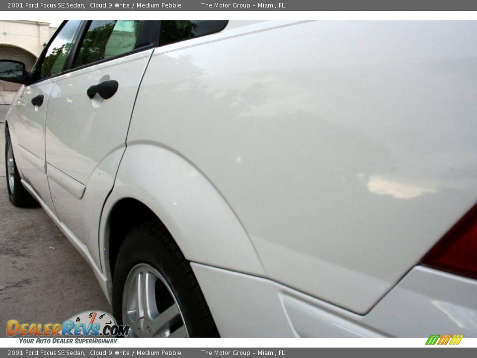 2001 Ford Focus SE Sedan Cloud 9 White / Medium Pebble Photo #16