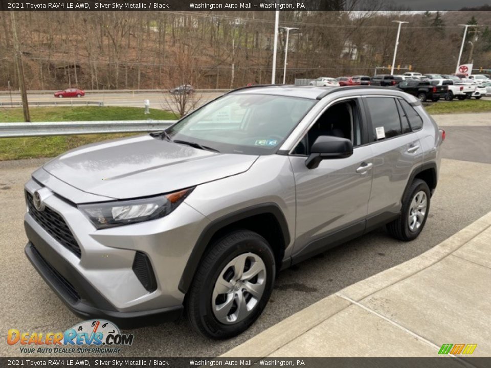 Front 3/4 View of 2021 Toyota RAV4 LE AWD Photo #12