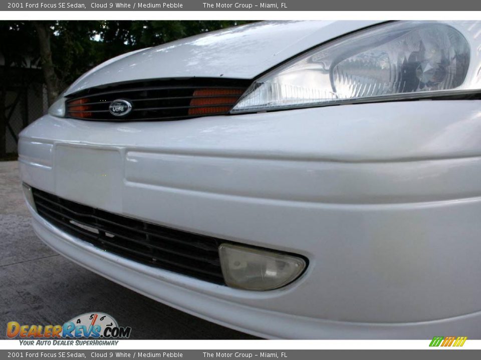 2001 Ford Focus SE Sedan Cloud 9 White / Medium Pebble Photo #18