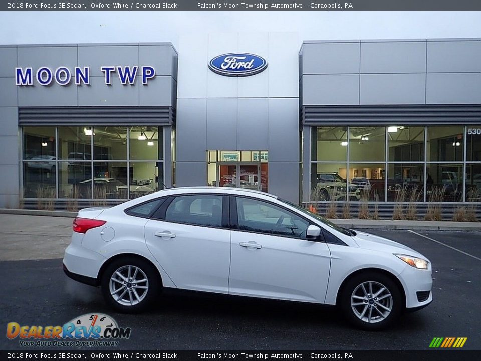 2018 Ford Focus SE Sedan Oxford White / Charcoal Black Photo #1