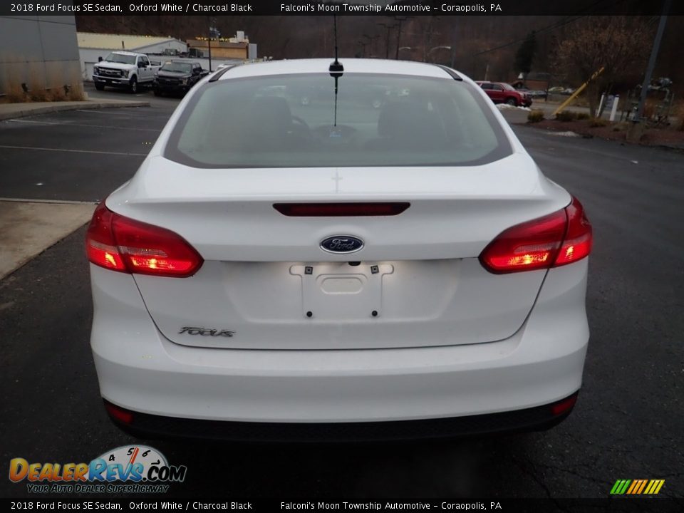 2018 Ford Focus SE Sedan Oxford White / Charcoal Black Photo #3