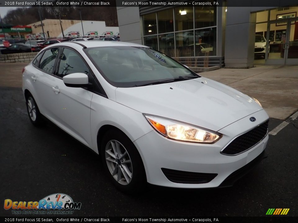 2018 Ford Focus SE Sedan Oxford White / Charcoal Black Photo #9