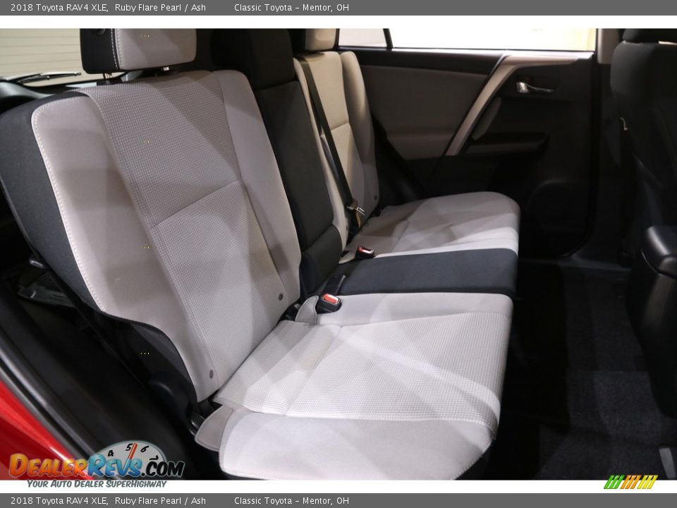 2018 Toyota RAV4 XLE Ruby Flare Pearl / Ash Photo #16