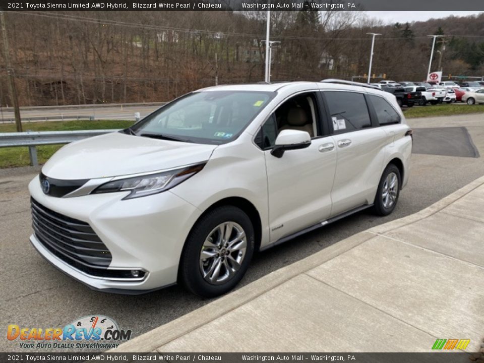 Front 3/4 View of 2021 Toyota Sienna Limited AWD Hybrid Photo #13