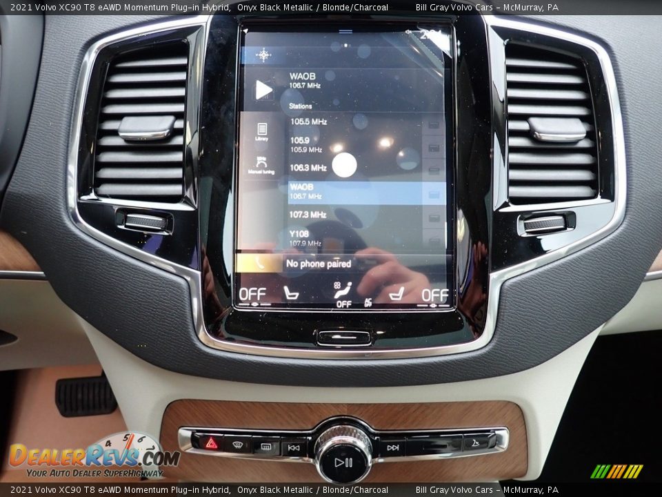 Controls of 2021 Volvo XC90 T8 eAWD Momentum Plug-in Hybrid Photo #15