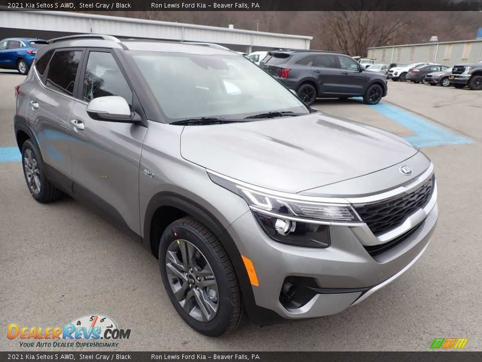 Front 3/4 View of 2021 Kia Seltos S AWD Photo #3