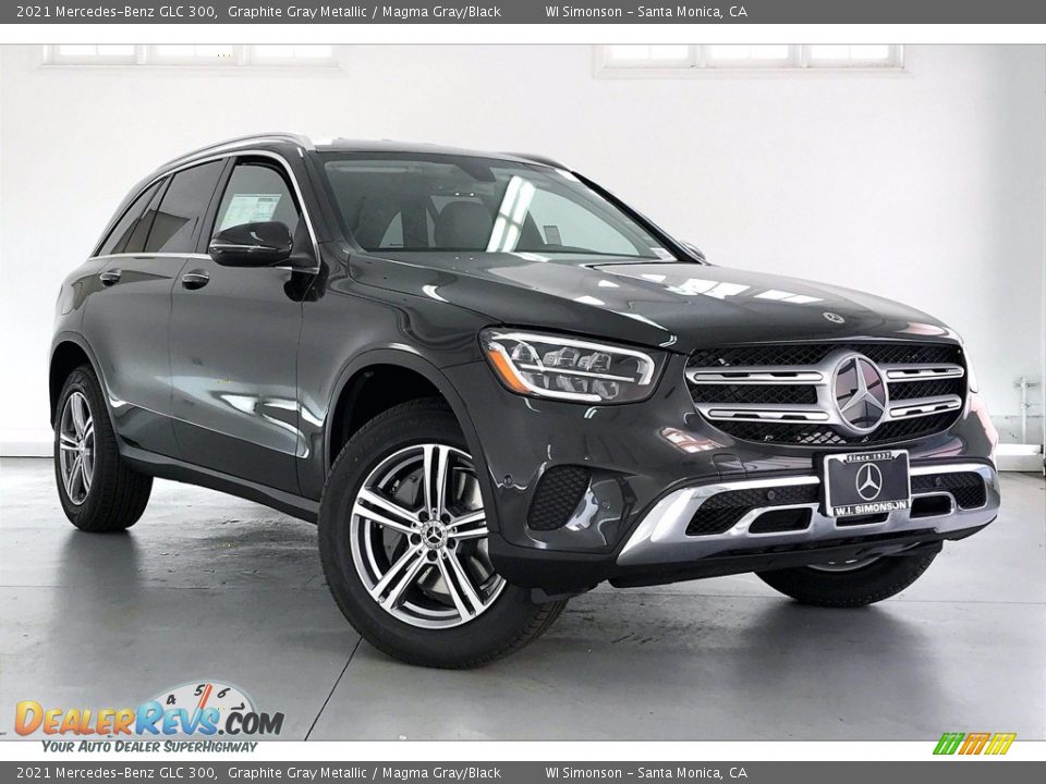 Front 3/4 View of 2021 Mercedes-Benz GLC 300 Photo #10