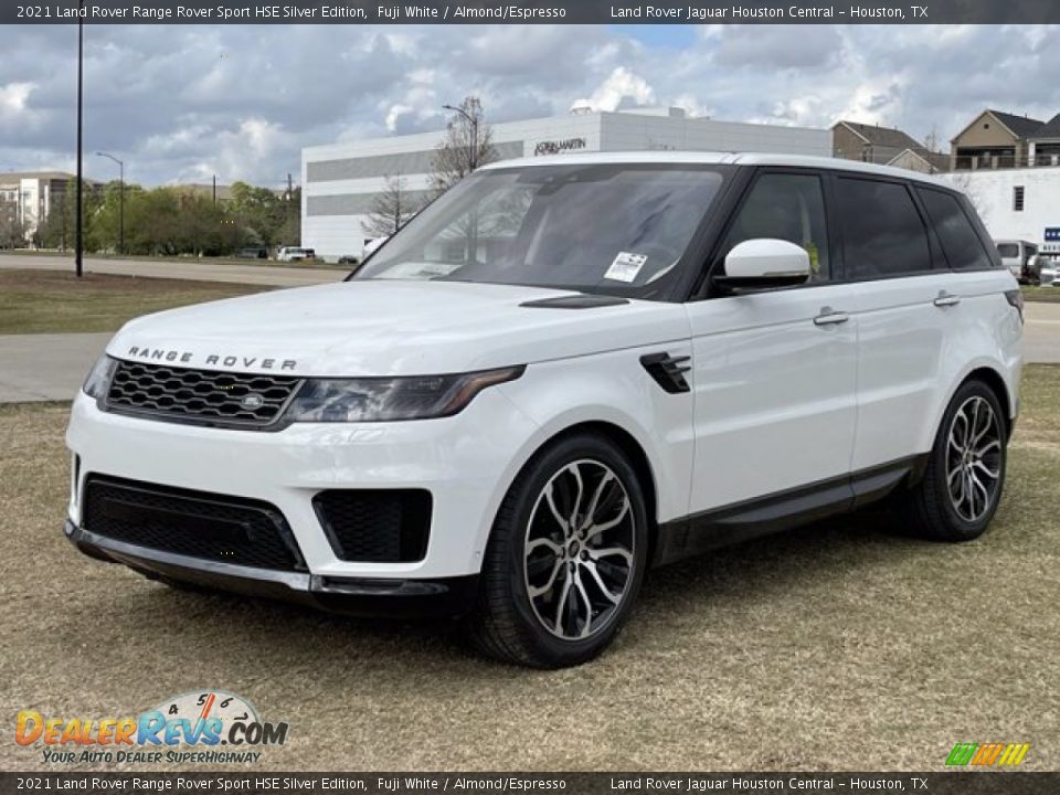 Front 3/4 View of 2021 Land Rover Range Rover Sport HSE Silver Edition Photo #2
