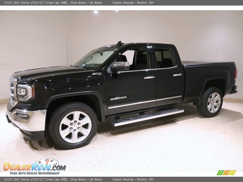 Front 3/4 View of 2016 GMC Sierra 1500 SLT Crew Cab 4WD Photo #3