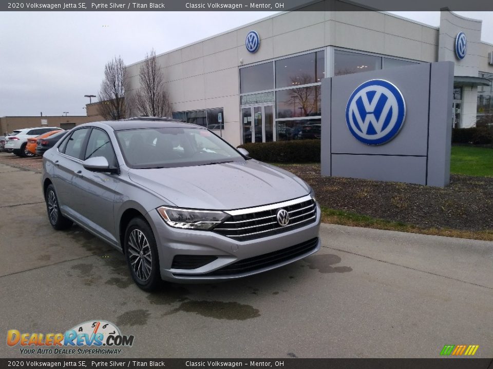 Front 3/4 View of 2020 Volkswagen Jetta SE Photo #1