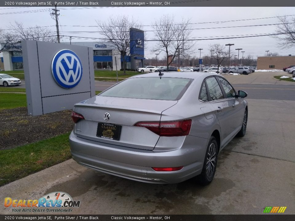 2020 Volkswagen Jetta SE Pyrite Silver / Titan Black Photo #2