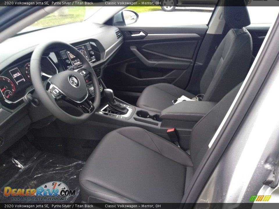 Front Seat of 2020 Volkswagen Jetta SE Photo #4