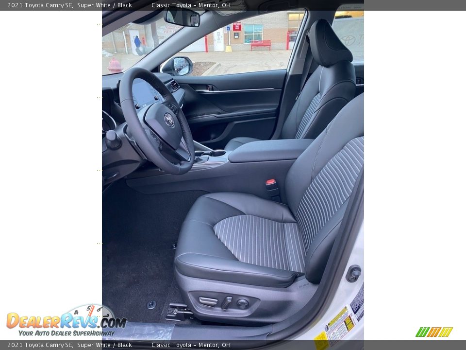 2021 Toyota Camry SE Super White / Black Photo #2