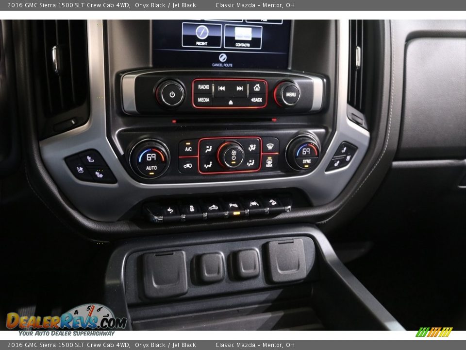 Controls of 2016 GMC Sierra 1500 SLT Crew Cab 4WD Photo #15