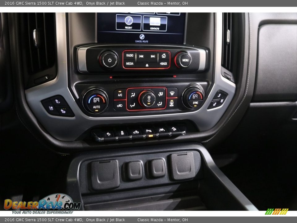 Controls of 2016 GMC Sierra 1500 SLT Crew Cab 4WD Photo #15