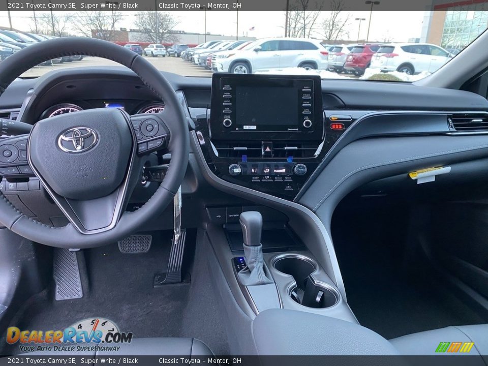 2021 Toyota Camry SE Super White / Black Photo #4