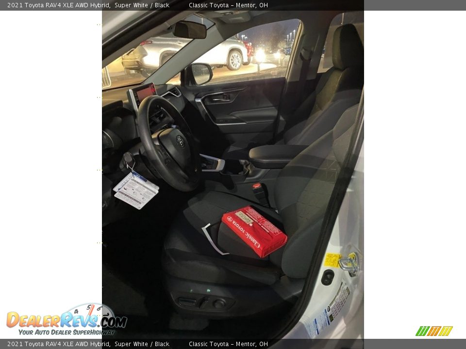 2021 Toyota RAV4 XLE AWD Hybrid Super White / Black Photo #2