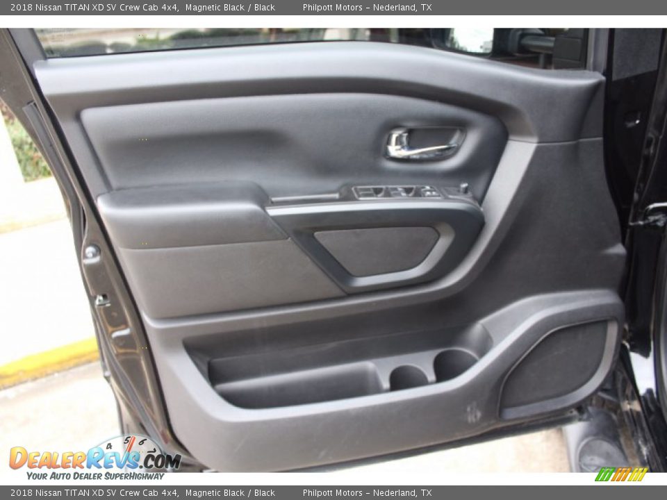 2018 Nissan TITAN XD SV Crew Cab 4x4 Magnetic Black / Black Photo #9