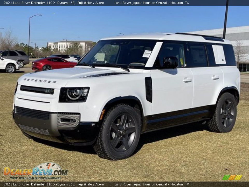 Front 3/4 View of 2021 Land Rover Defender 110 X-Dynamic SE Photo #2