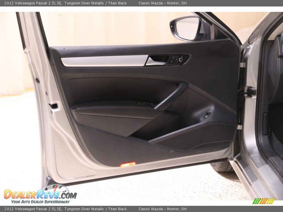 2012 Volkswagen Passat 2.5L SE Tungsten Silver Metallic / Titan Black Photo #4
