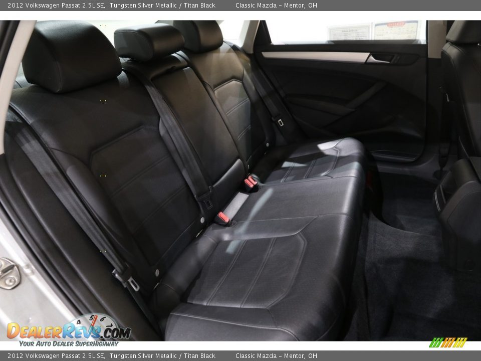2012 Volkswagen Passat 2.5L SE Tungsten Silver Metallic / Titan Black Photo #15